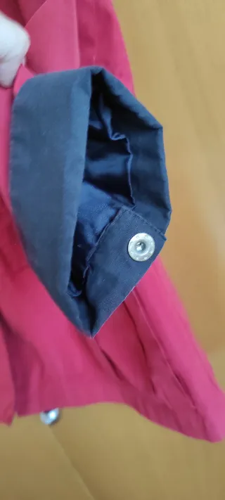 Chaqueta roja y azul
