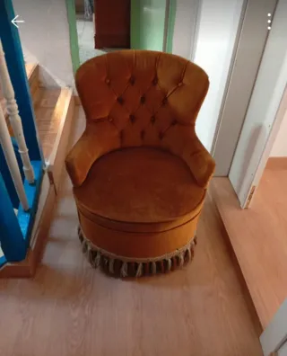 Butacón de terciopelo amarillo