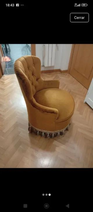 Butacón de terciopelo amarillo