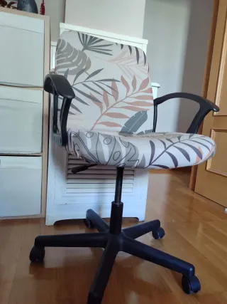 Silla de escritorio con ruedas