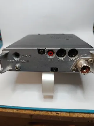 Yaesu FT-817ND Radio Portátil HF/VHF/UHF