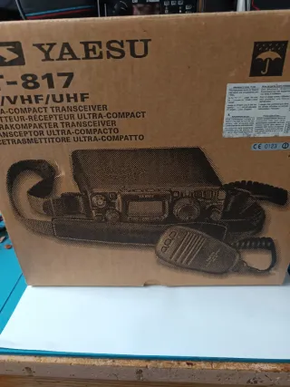 Yaesu FT-817ND Radio Portátil HF/VHF/UHF
