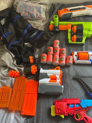 Lote Pistolas Nerf y Accesorios