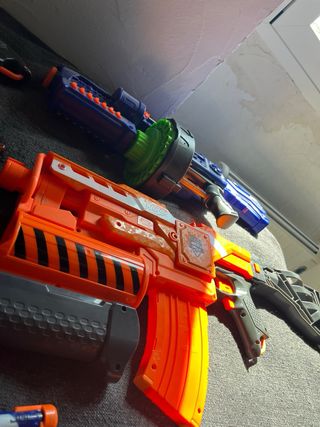 Lote Pistolas Nerf y Accesorios