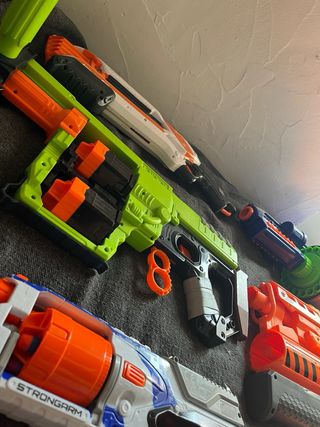 Lote Pistolas Nerf y Accesorios