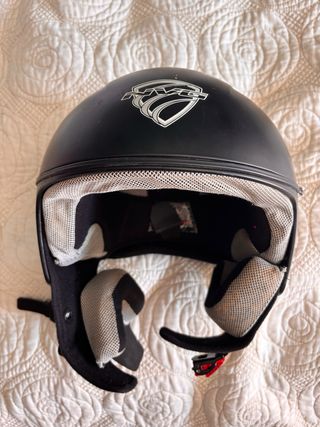 Casco de moto negro