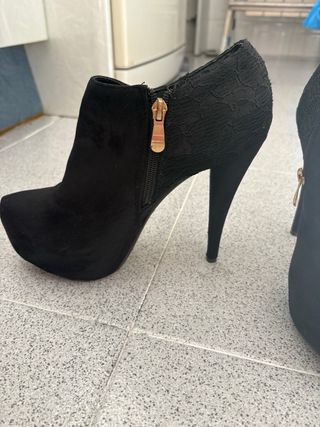 Botines negros con encaje talla 39