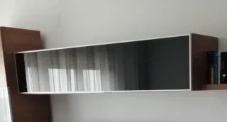 Vitrina colgante comedor madera y cristal