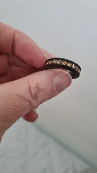 Anillos con piedras rosas y plateados de bisuteria