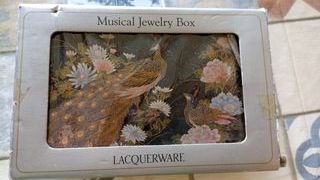 Joyero negro y rojo con espejo