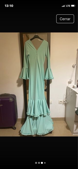 Traje de Flamenca con Mantón Morado