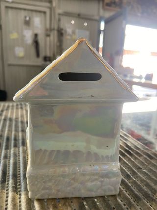 Casita Hucha Porcelana Dorada