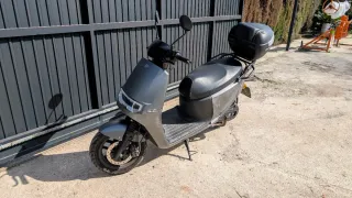 Moto Eléctrica E-scooter E2MAX Gris