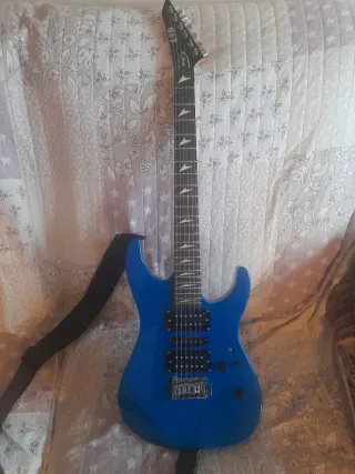 Guitarra Eléctrica LTD-130 Azul con su caja