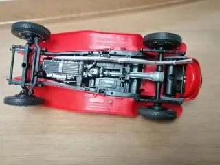 Coche de colección rojo