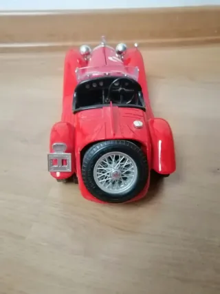 Coche de colección rojo