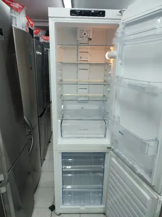 Nevera marca Whirlpool 200/60cm clase A+ garantía