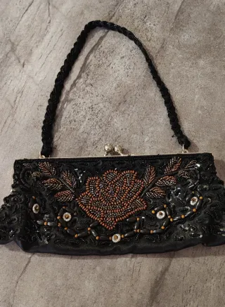 Pochette donna nera con perline e paillettes