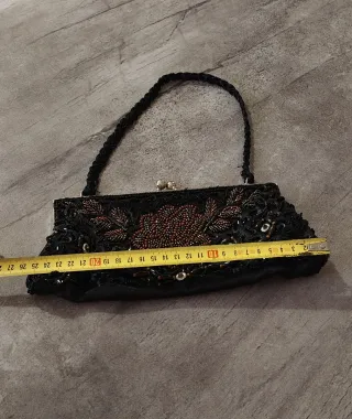 Pochette donna nera con perline e paillettes