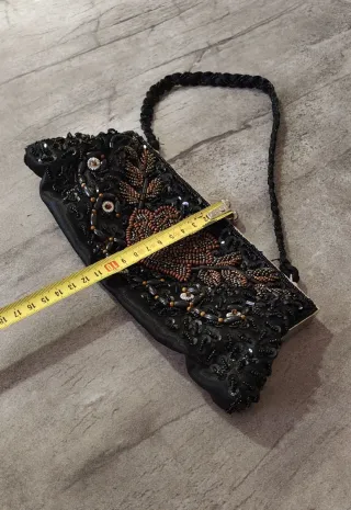 Pochette donna nera con perline e paillettes