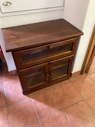 Armario madera con puertas de cristal