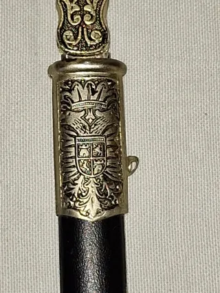 Espada decorativa con cadena y funda