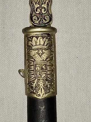Espada decorativa con cadena y funda