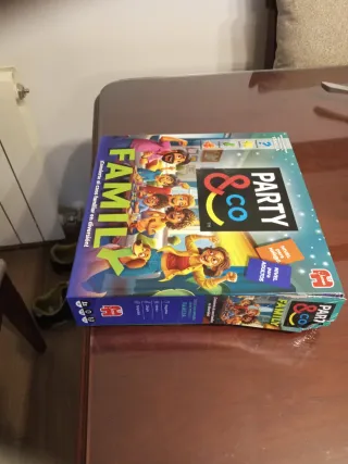 Juego Party & Co Familia sin usar,