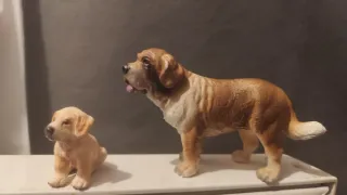 2 Perros Plástico Duro