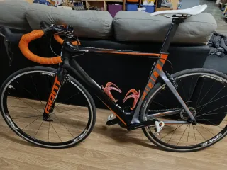 Bicicleta de carretera Giant Negra/Naranja