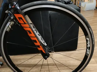 Bicicleta de carretera Giant Negra/Naranja