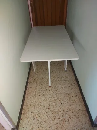 Mesa plegable blanca