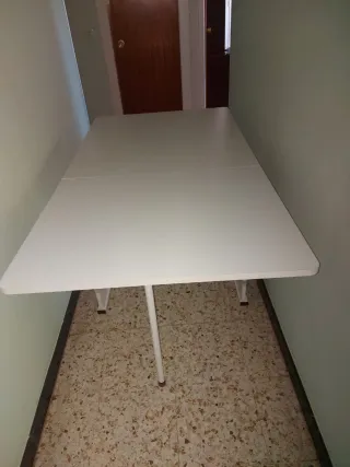 Mesa plegable blanca