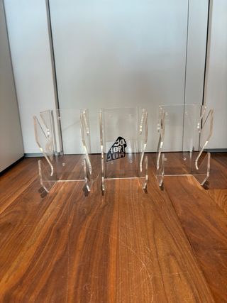 Colgador de skate acrílico