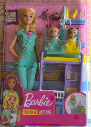 Barbie Pediatra con Bebés y Accesorios