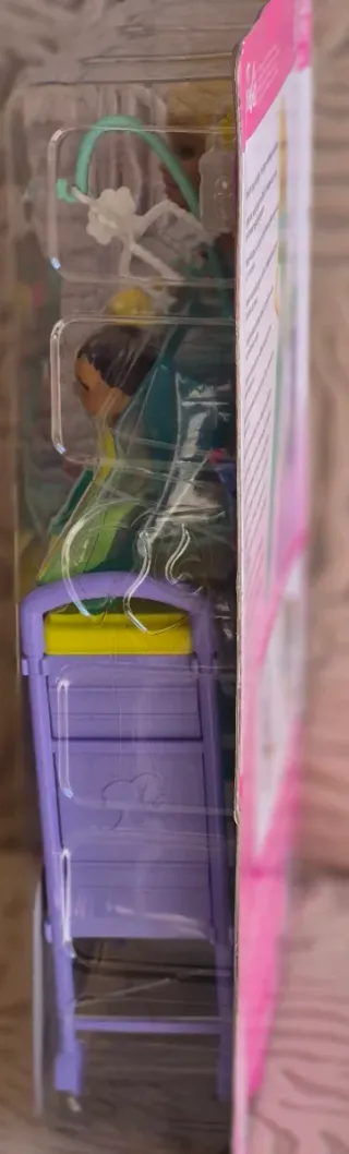 Barbie Pediatra con Bebés y Accesorios