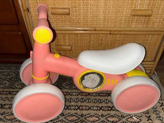 Bicicleta de equilibrio infantil rosa