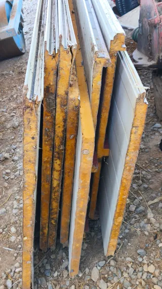 Panel sándwich aislante