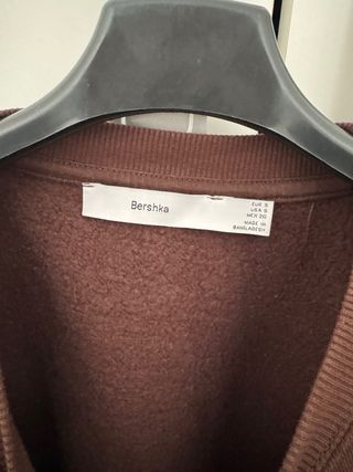 Sudadera Bershka Marrón Focus on the good