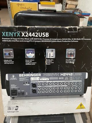 Mesa de mezclas Behringer Xenyx 2442USB