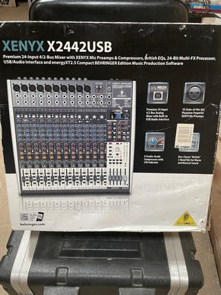 Mesa de mezclas Behringer Xenyx 2442USB