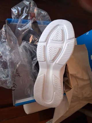 Zapatillas MTNG Mujer Negras y Blancas