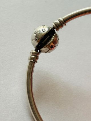 Pulsera Rígida Pandora Essence Plata