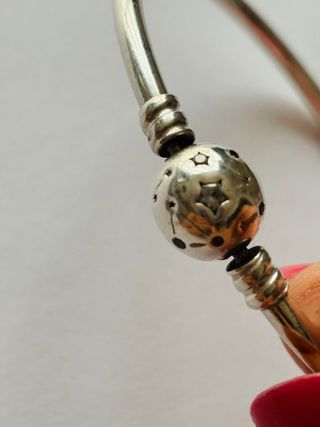 Pulsera Rígida Pandora Essence Plata