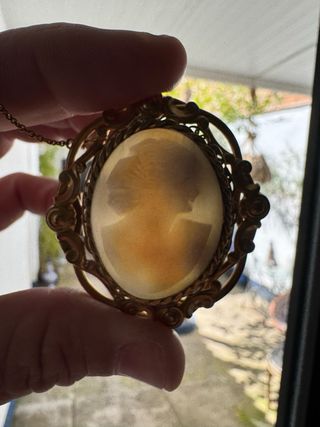 Broche Isabelino