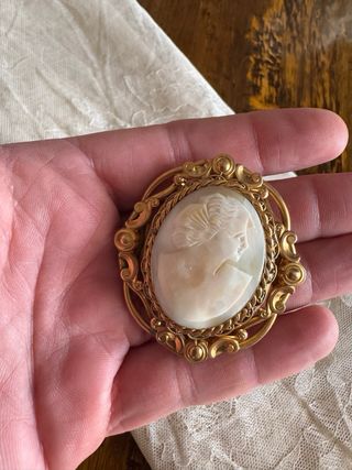 Broche Isabelino