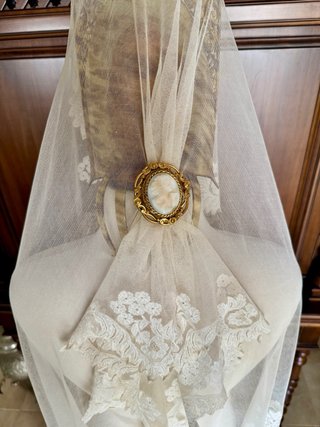 Broche Isabelino