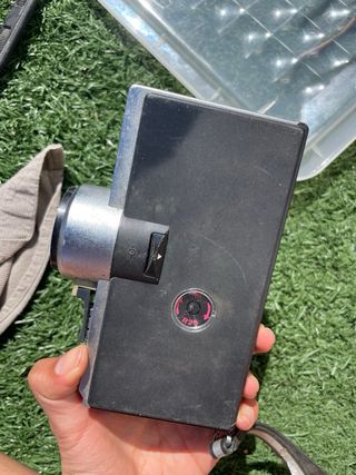 Cámara Fujica Single 8 AX100 y carrete