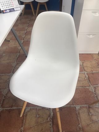 6 Sillas PVC Patas Madera 12 euros unidad