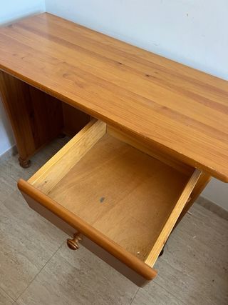 Escritorio de madera maciza